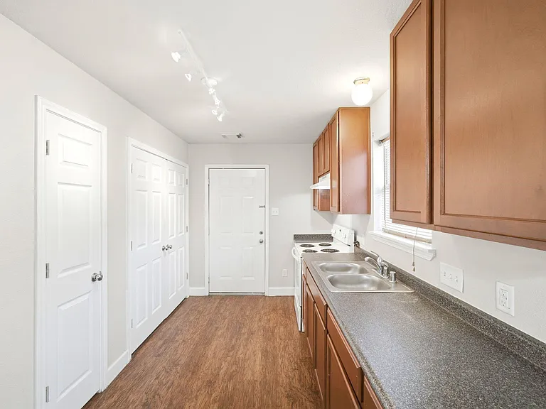 11723 Greenmesa Dr — Photo 16
