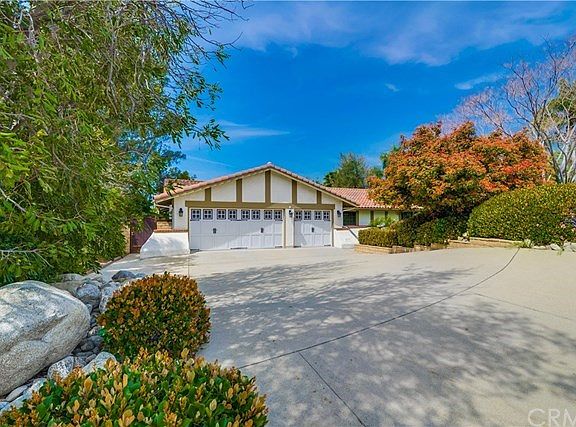 Gorgeous east-facing single story Alta Loma home with GUEST HOUSE
