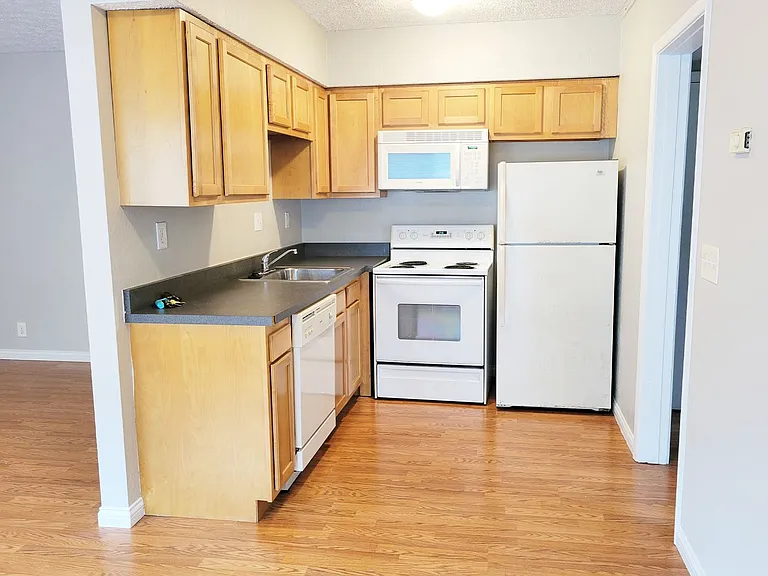 563 Lowell Ave — Photo 14