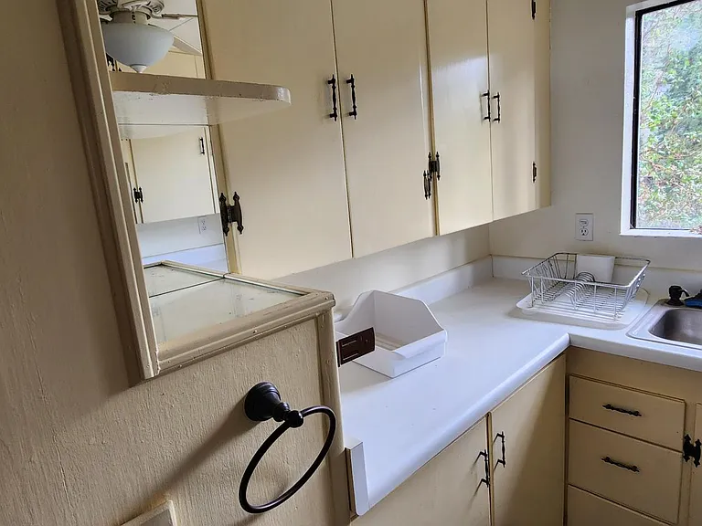 220 Crescent Dr — Photo 4