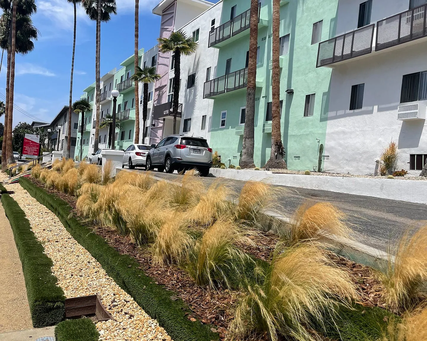 The Diplomat Apartments — Photo 3