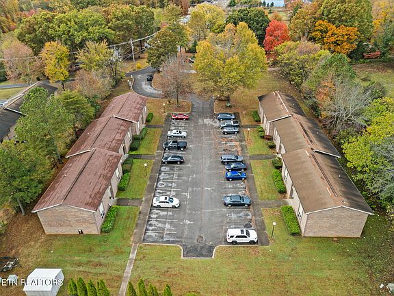 2nd image of 906 Old Reservoir Rd