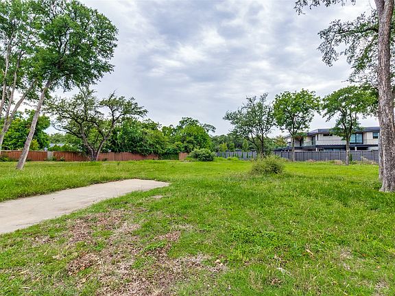 2nd image of 5006 Pebblebrook Dr