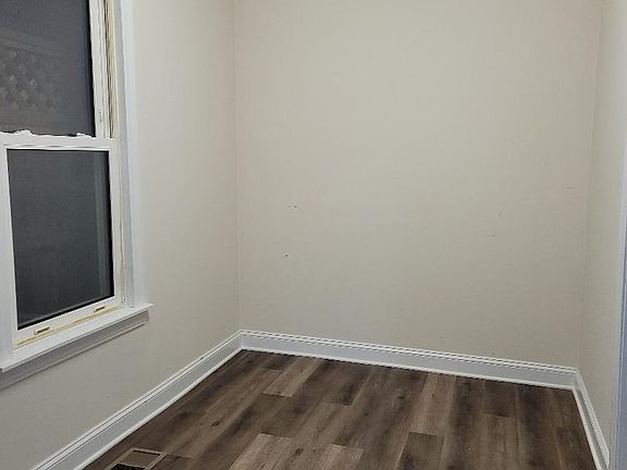 Bedroom -- fits queen bed