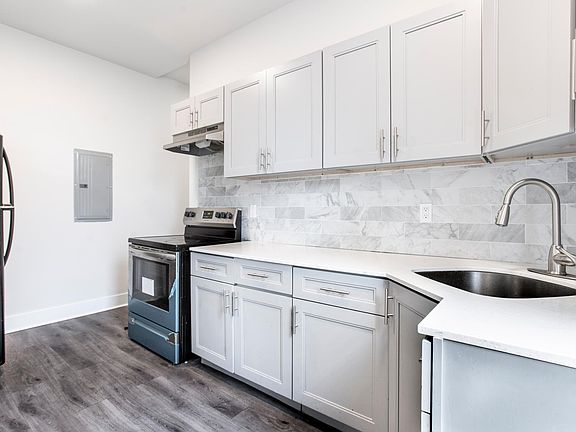2nd image of 2940 D St #28