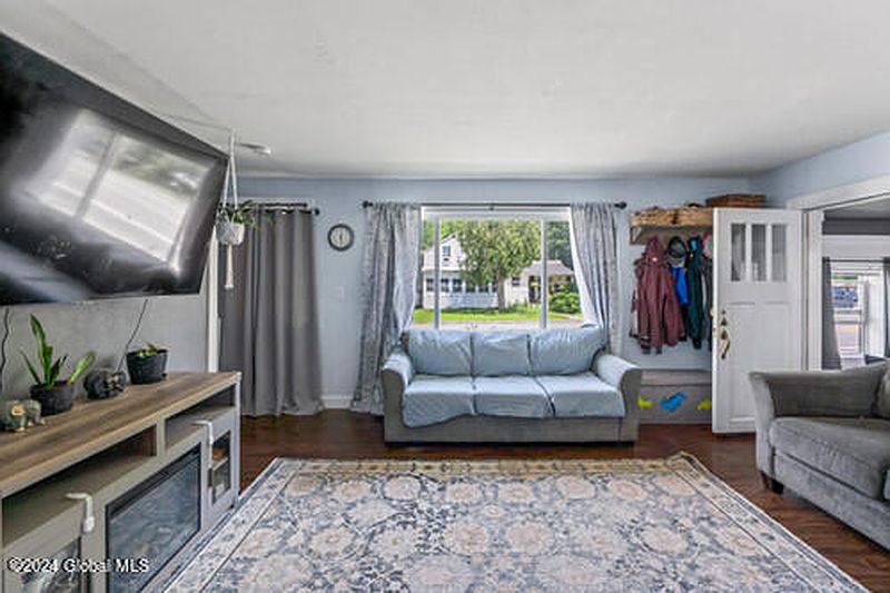 4th image of 5 Ferry Street
