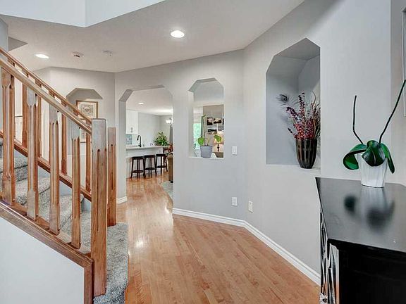 2nd image of 174 NE Brightondale Cres SE