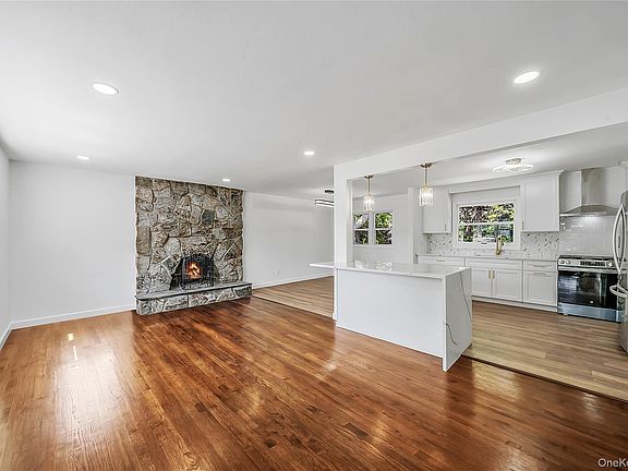4th image of 267 Woodhull Avenue