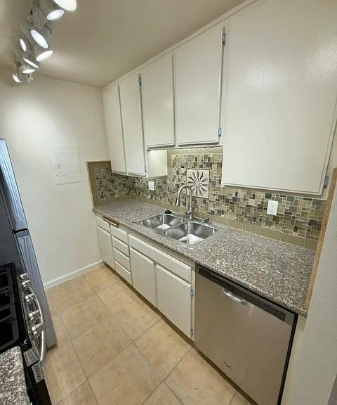 3669 Westwood — Photo 24