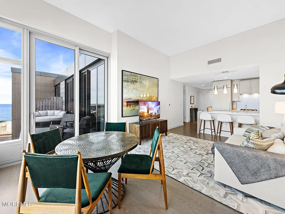 20 Melrose Ter #601