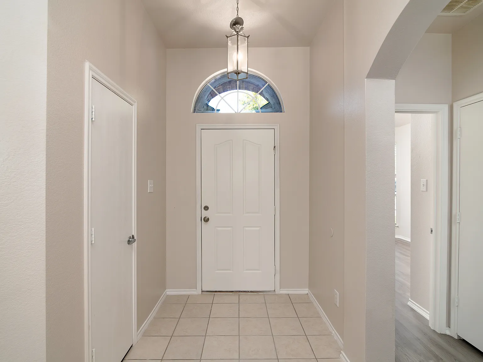 3 bed, 1504 sqft, $2,100 — Photo 3