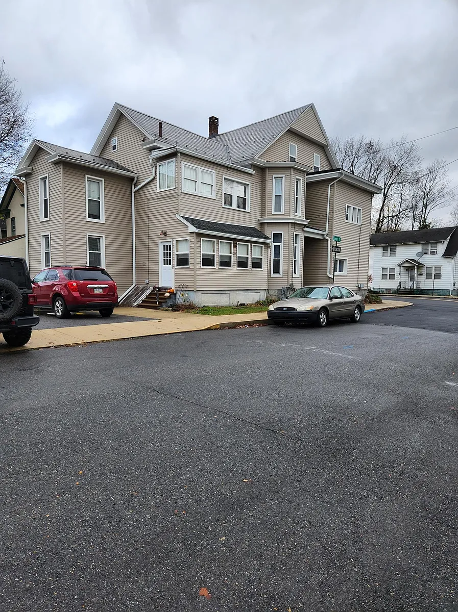 Building Photo - 72 N 1st St #2