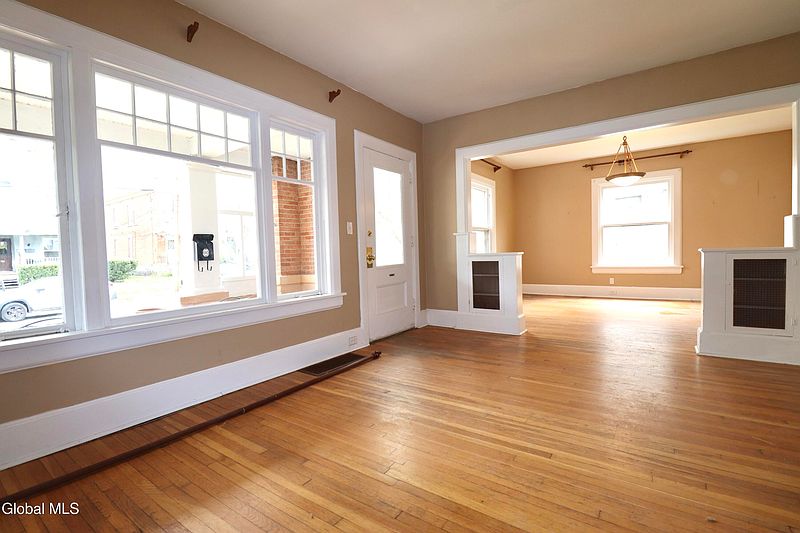 5th image of 28 Stewart Street
