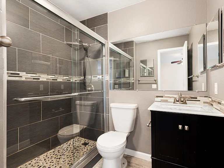 562 Vance St #D-9 — Photo 13