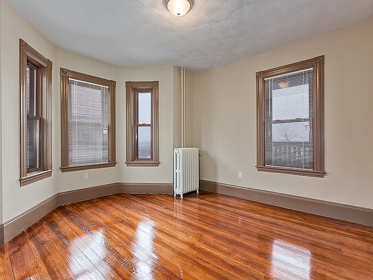 94 Gladstone St #3 — Photo 3