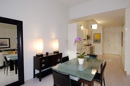 2nd image of 465 W 23rd St