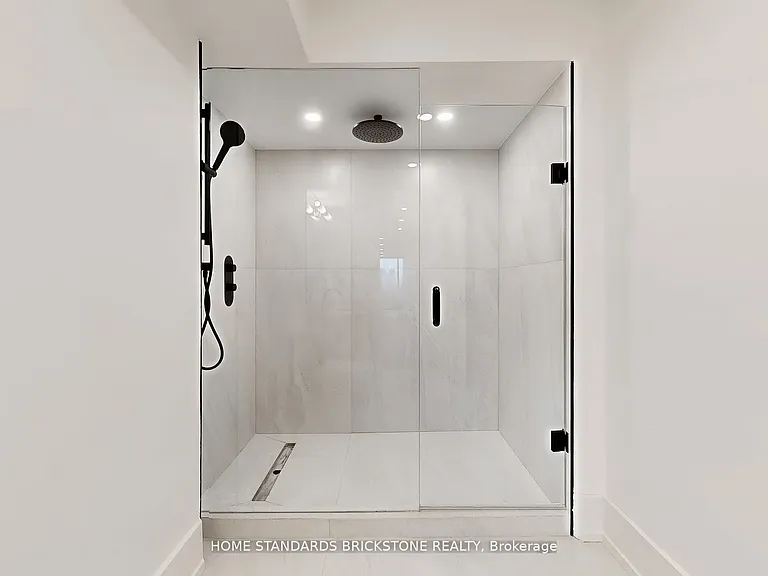 110 Bloor St W #1009 — Photo 23