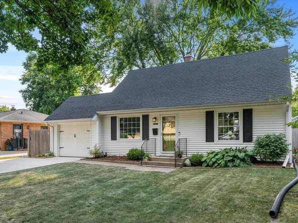 W66N393 Kennedy AVENUE, Cedarburg, WI 53012
