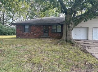 2250 W Parkway Cir, Ozark, MO 65721