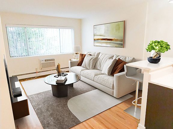 3rd image of 806 Franklin Ave W APT 303