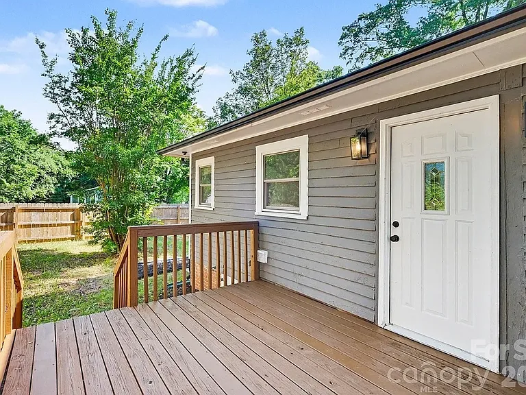 1601 Lawing Rd — Photo 10