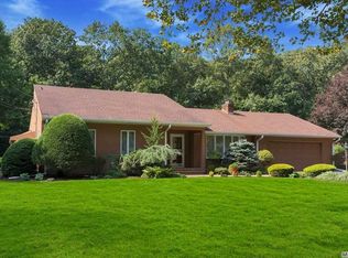 7 Grayon Dr, Dix Hills, NY 11746