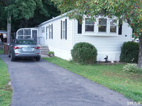 28 Woodland Park, Shelton, CT 06484