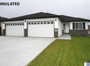 855 Dartford Ln, Lincoln, NE 68527