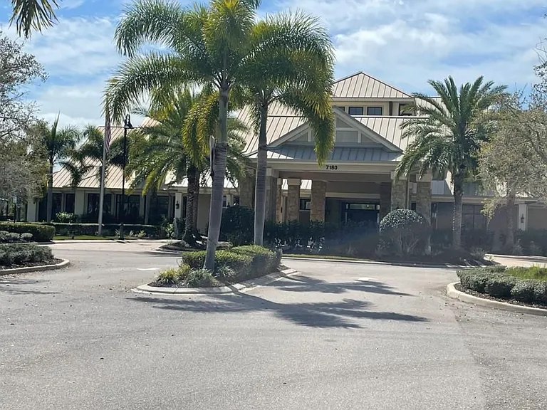 Live Oak Dr — Photo 3