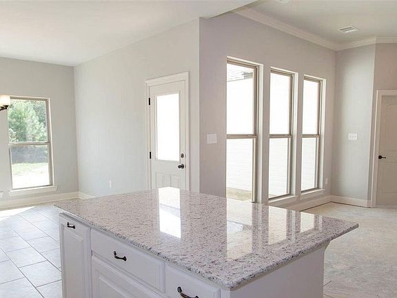 3rd image of 10594 Dodger Dr
