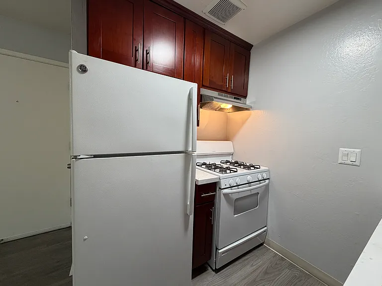 475 Alcatraz Ave — Photo 4