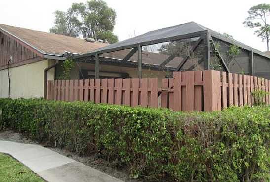 2nd image of 1020 Summit Place Cir APT A