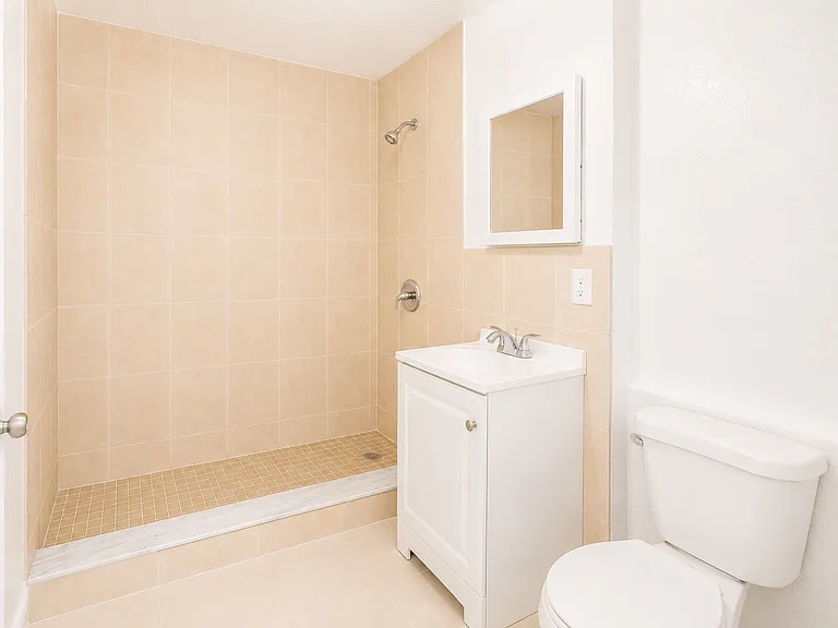 Pompano Gardens — Photo 15