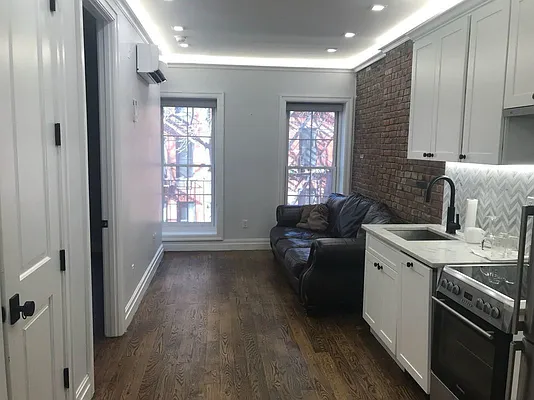 Rented by Premier Metro Realty Corp | media 19