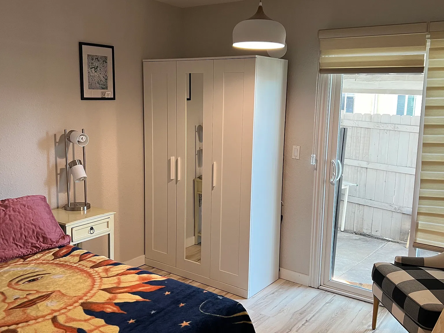3 bed, 900 sqft, $1,400 — Photo 1