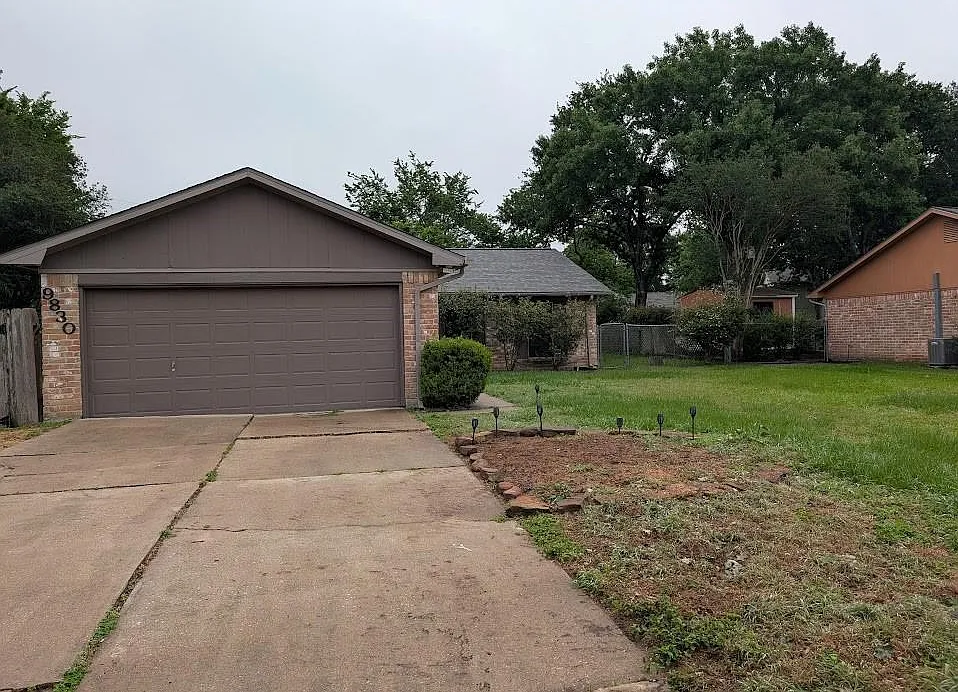 3 bed, 2.0 bath, 1375 sqft, $1,700 — Photo 2