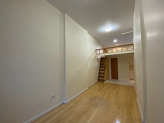 3rd image of 319 W 30th St #2F