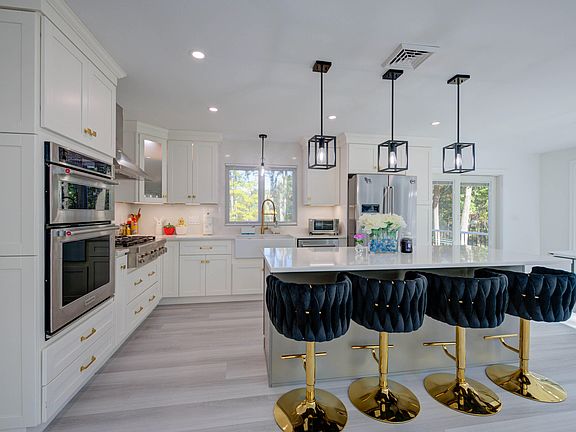 3rd image of 747 Portland Road