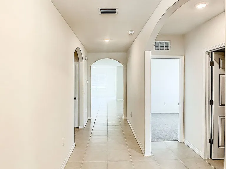 4203 Manatee Ln — Photo 5