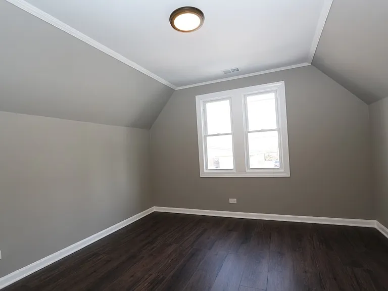 8719 S Honore St — Photo 20