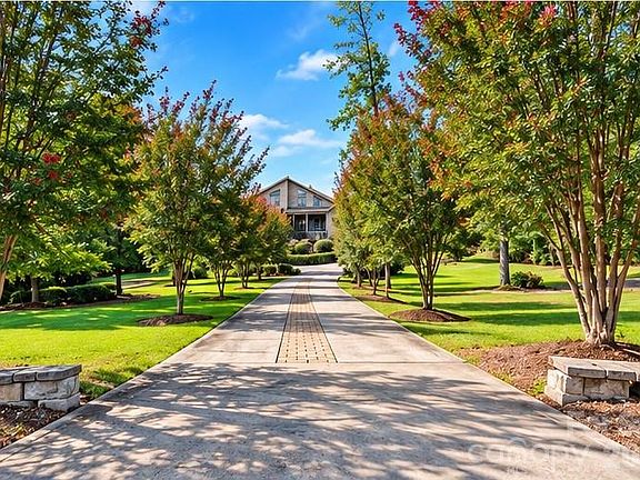 4th image of 1024 Lyndon Dr