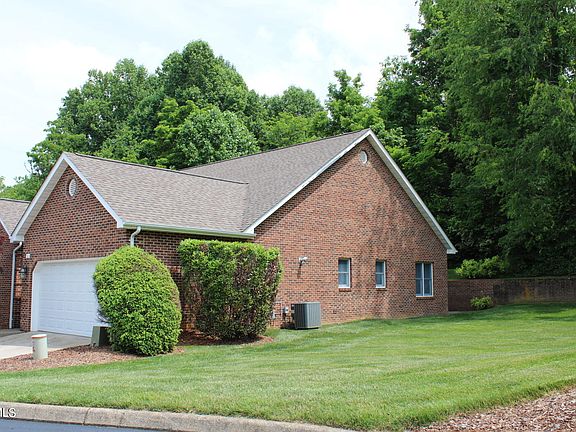 3rd image of 6 Oak Leaf Ct #6