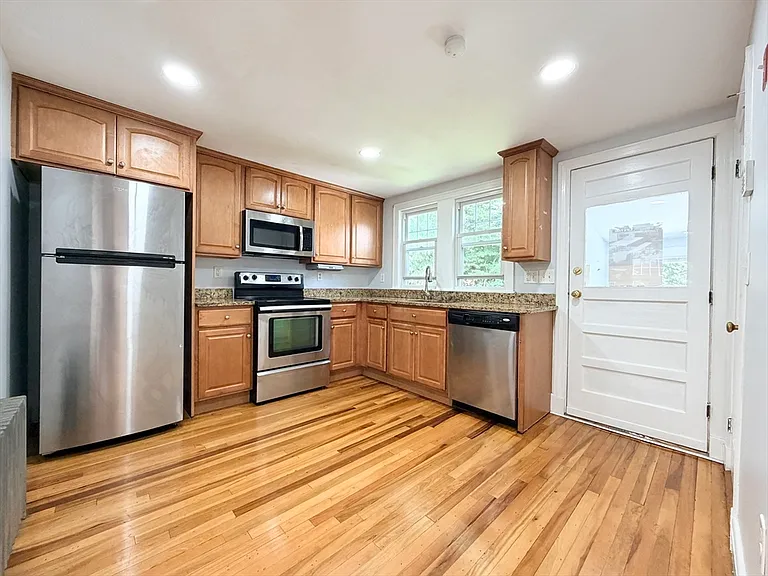 25 Brookside Rd — Photo 1