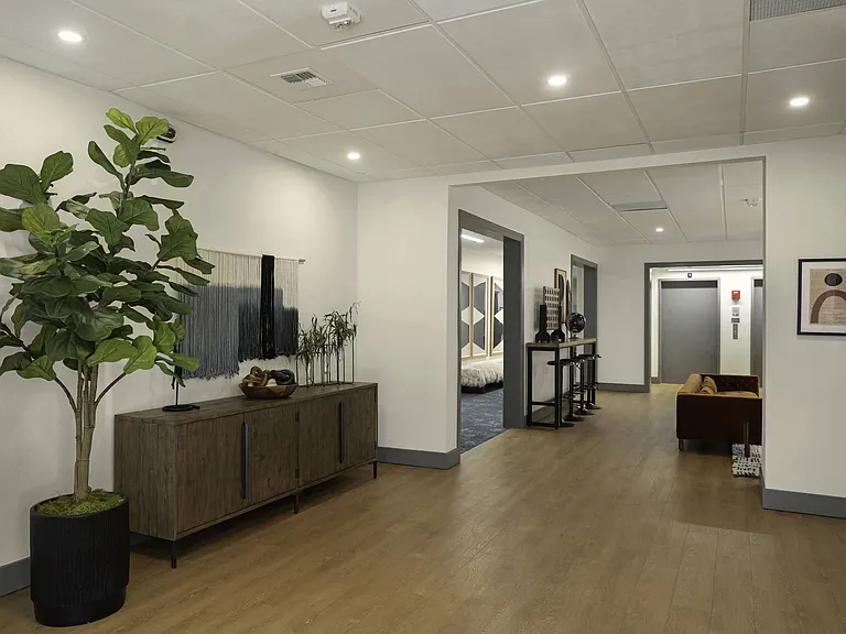 Liam Apartments — Photo 20