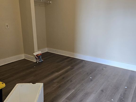 4th image of 427 W 12th St