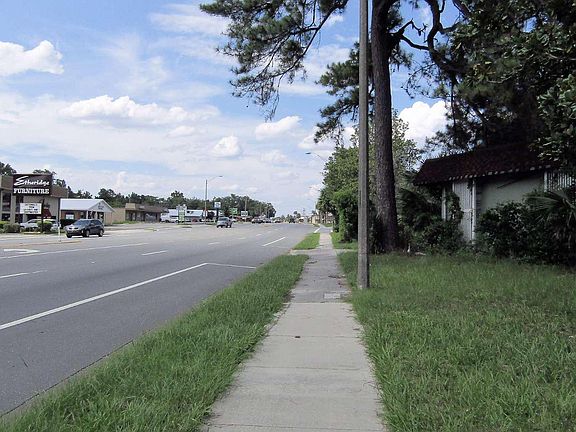 3rd image of 1089 SW Main Blvd