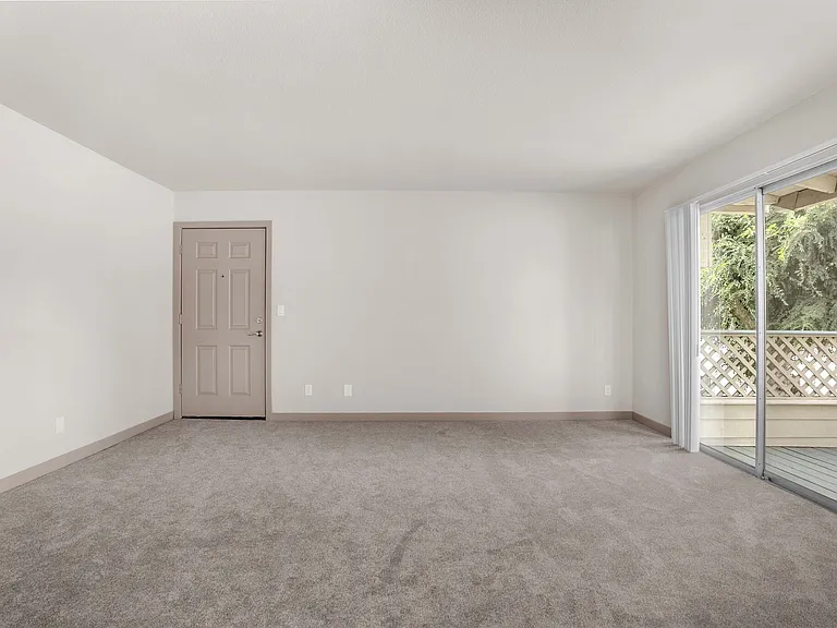 River Walk Apartments — Photo 17