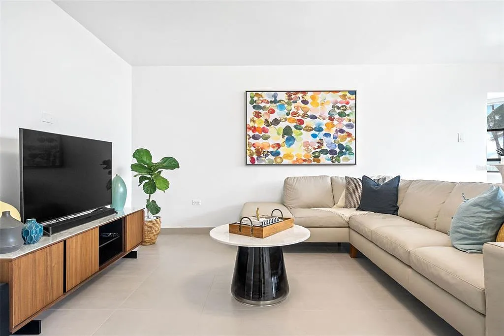 3 bed, 2.5 bath, 1864 sqft, $6,500 — Photo 4