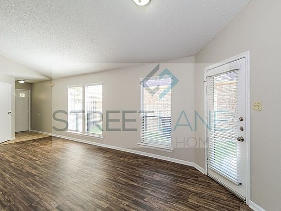 5th image of 921 Sugarberry Dr