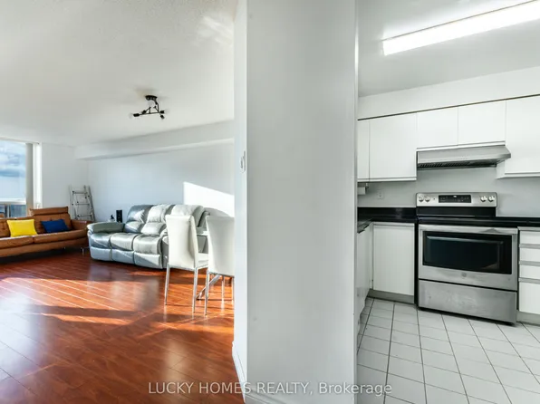 430 McLevin Ave Unit 915, Toronto, ON M1B 5P1